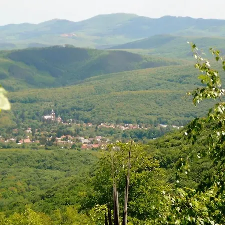 Sasvar Vendeghaz * Parádsasvár