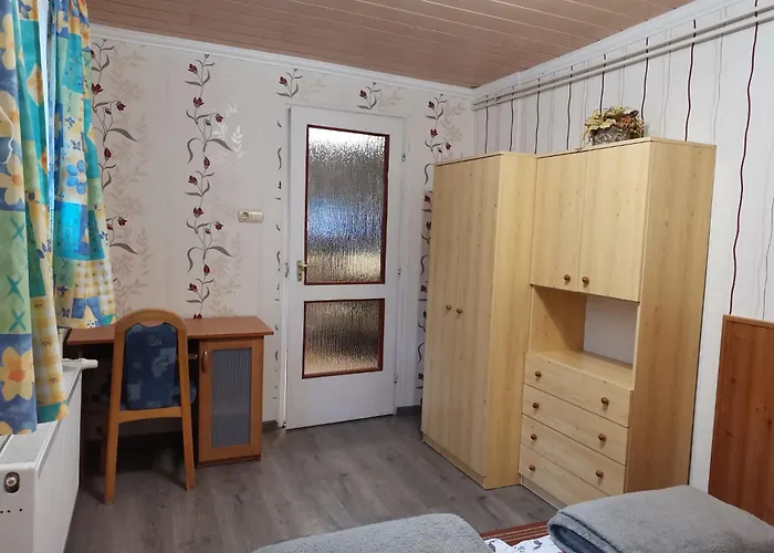 Nyaraló Sasvár *